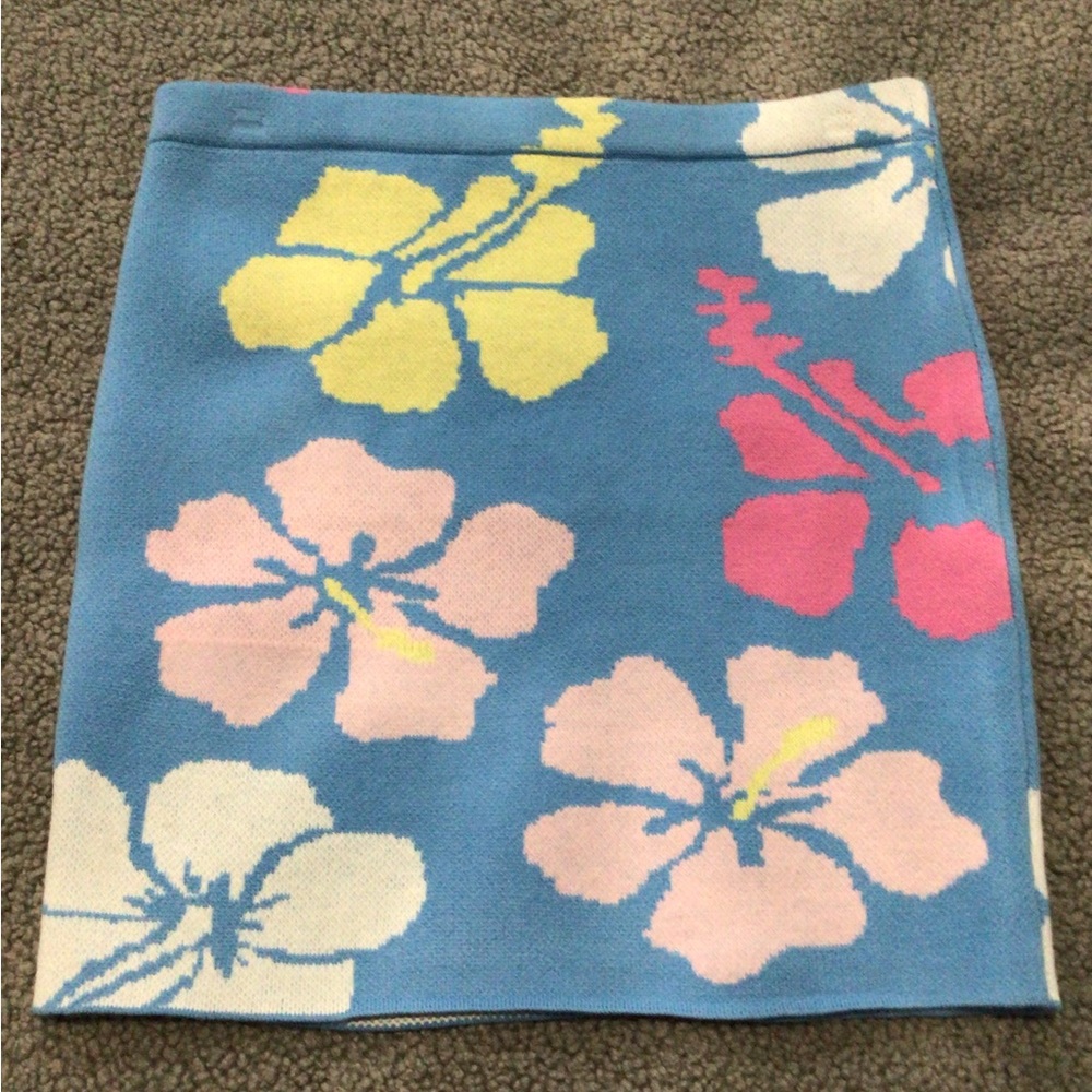 Forever 21 Blue Floral Mini Mid Skirt Size Medium